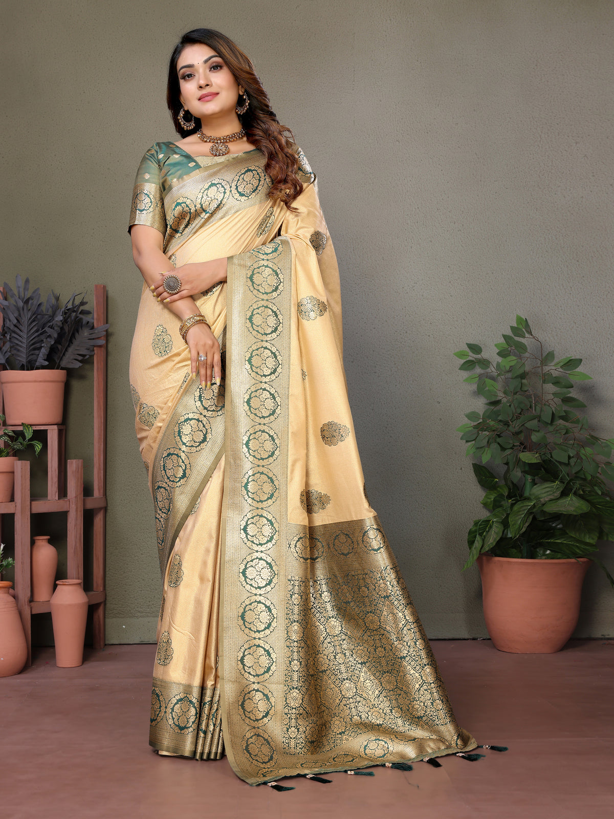 Green Premium Viscose Silky Saree with All-Over Weaving Butties, Contrast Border, and Rich Woven Pallu – Ideal for Weddings & Festivals.