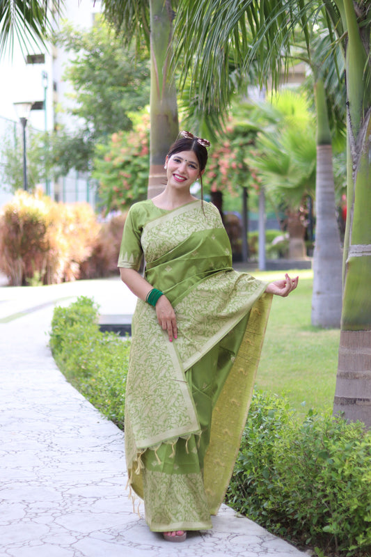 Green Bangalore Handloom Raw Silk Saree with Running Blouse