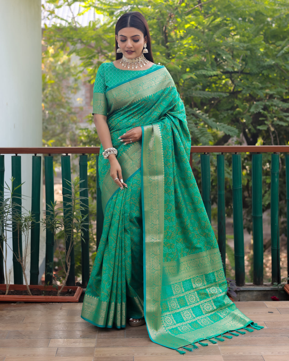 Elegant Light Green Handloom Silk Bandhej Patola Sarees with Kanchi Borders & Unstitched Blouse.