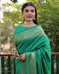 Elegant Light Green Handloom Silk Bandhej Patola Sarees with Kanchi Borders & Unstitched Blouse.