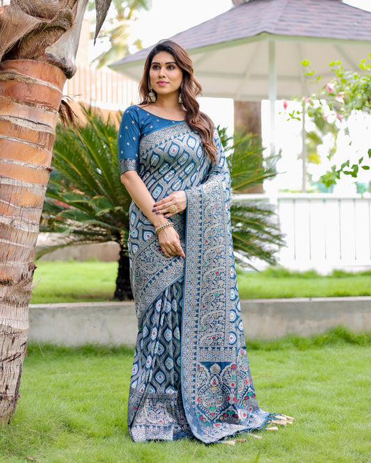 Elegant Sky Blue Color Pure Kanjivaram Pattu Saree with Heavy Zari Weaving, Rich Pallu & Contrast Blouse Piece.