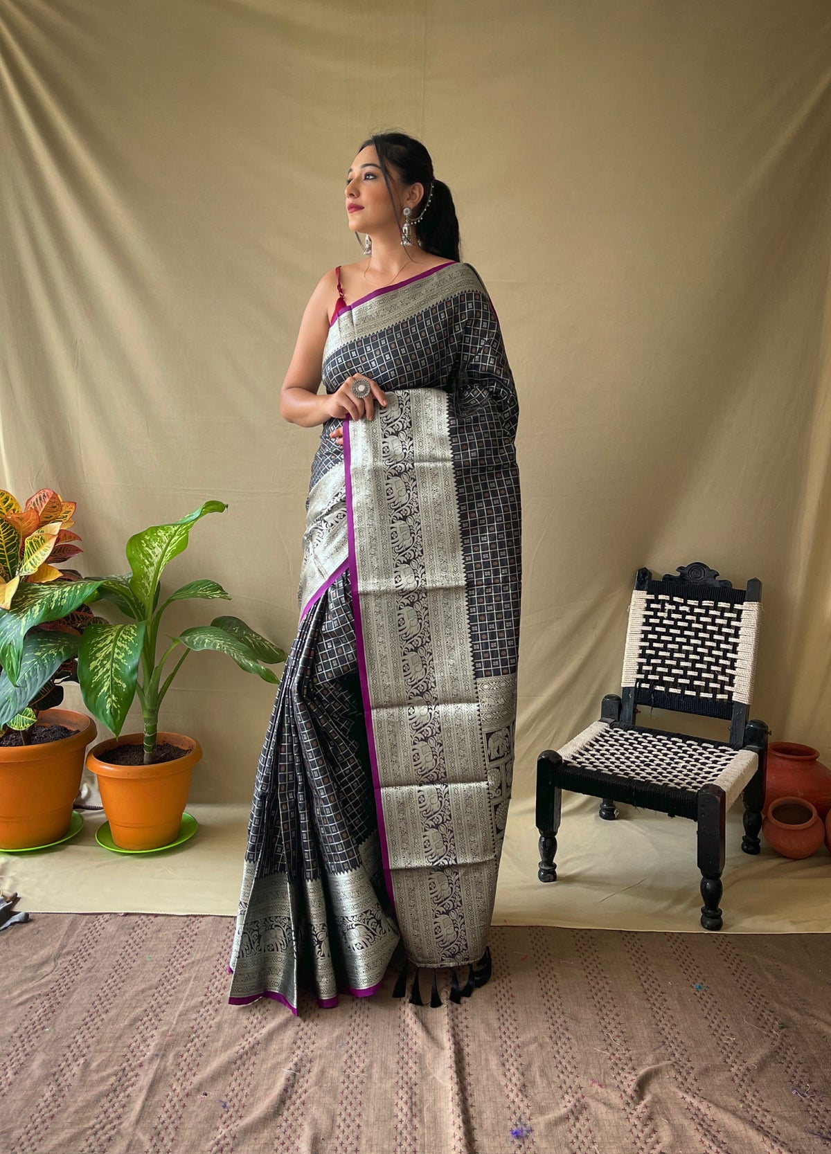 Elegant Black Khicha Checks Saree in Soft Litchi Silk with Rich Pallu, Attractive Border & Exquisite Patterns.