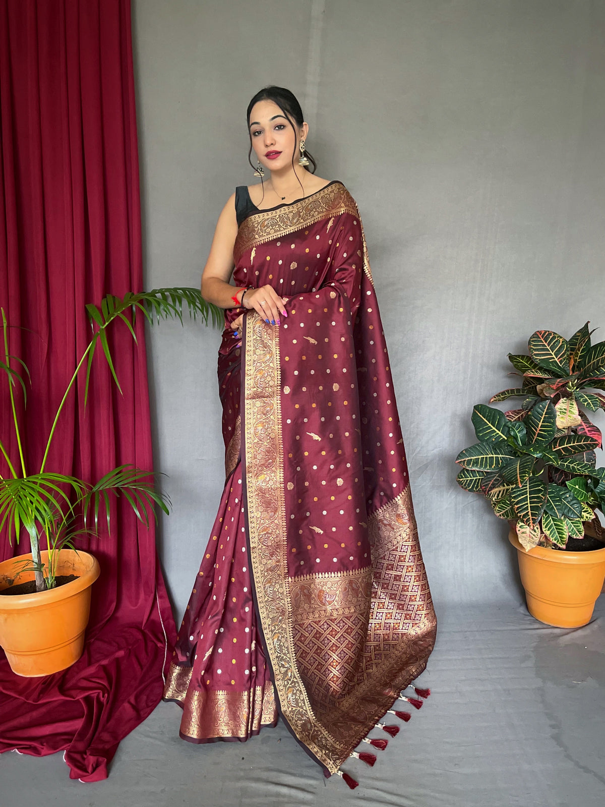 Brown Color Pure Soft Silk Saree with Copper & Golden Zari Woven Border, Rich Pallu with Beautiful Motifs & Elegant Color Combination | Three Zari Used, Unstitched Blouse Included.