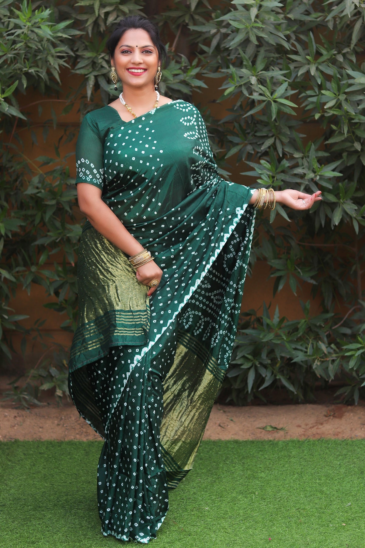 Premium Green Pure Bandhej Silk Saree with Lagdi Patta Zari Weaving & Rich Pallu | Includes Bandhej Design Blouse.