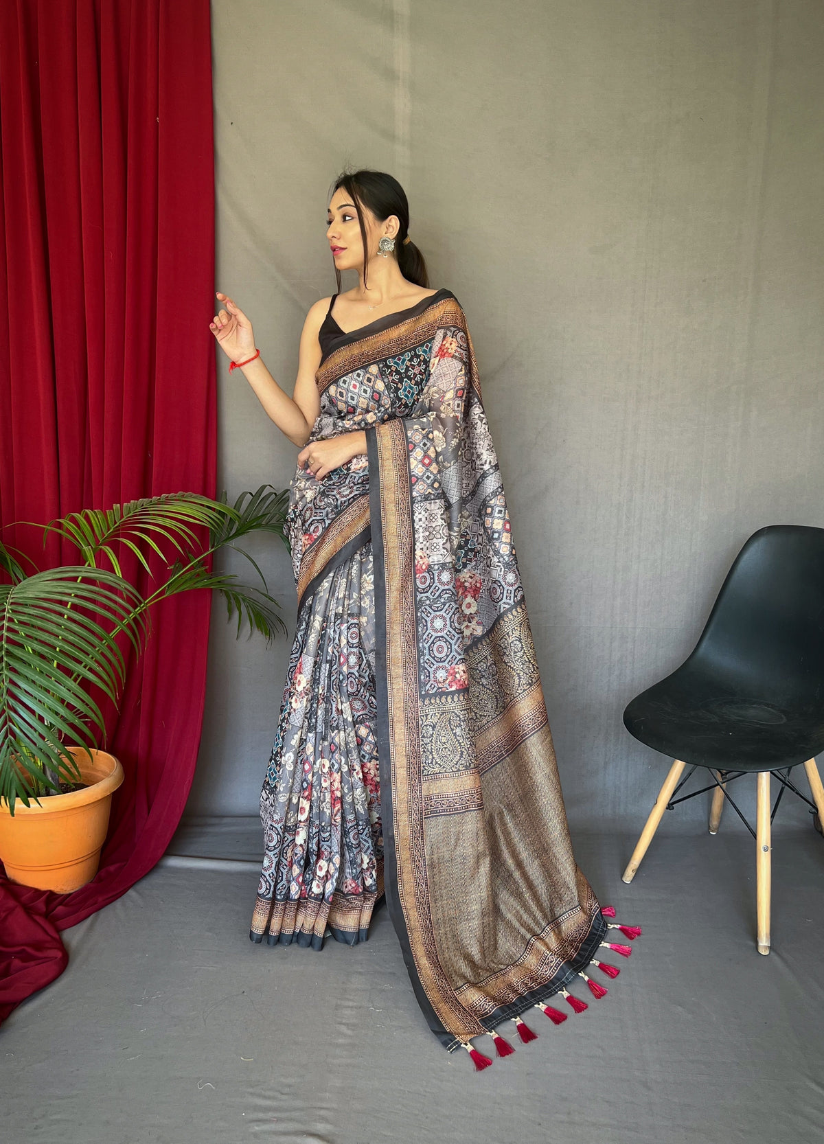 Gray Cotton Sarees with Kashmiri Digital Print