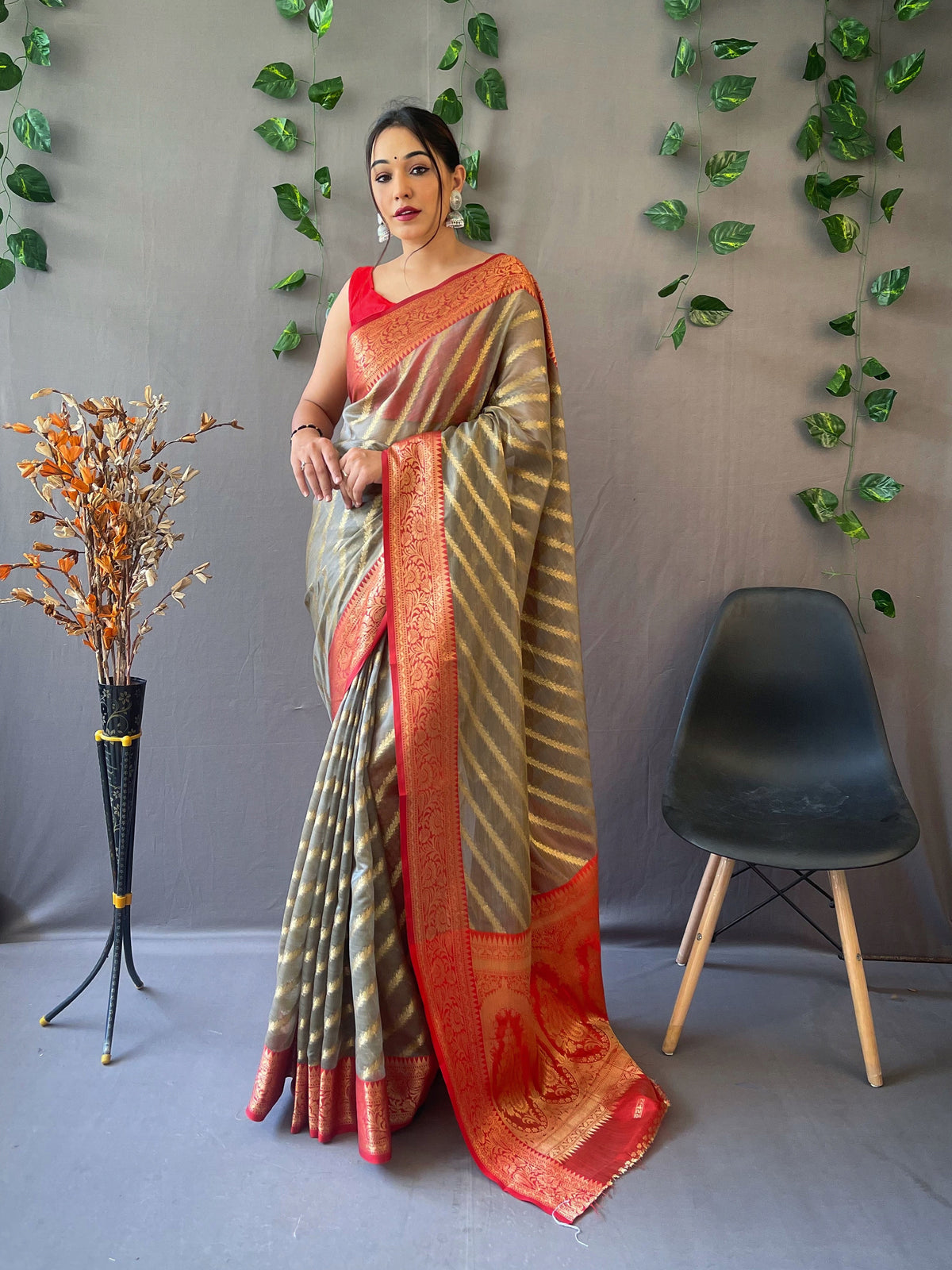 Gray Pure Organza Saree with Jacquard Border and Rich Pallu Featuring Luxurious Tassels.