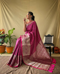 Elegant Pink Khicha Checks Saree in Soft Litchi Silk with Rich Pallu, Attractive Border & Exquisite Patterns.