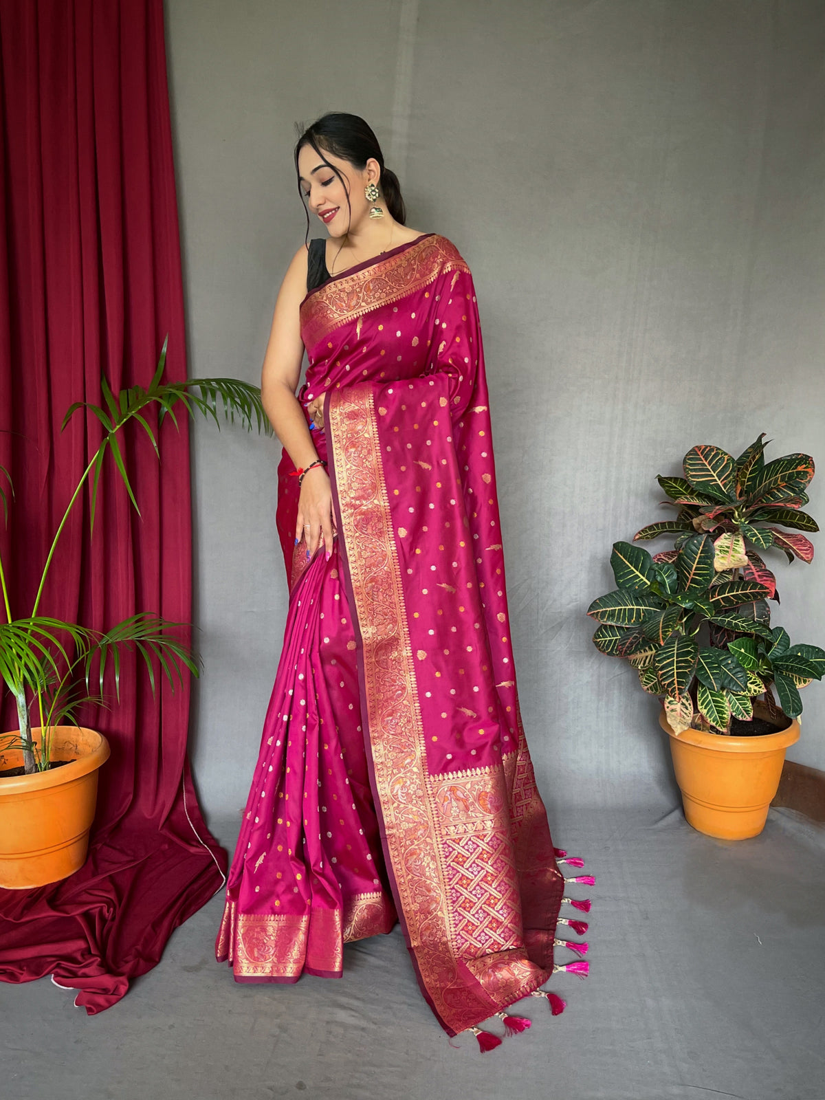 Pink Pure Soft Silk Saree with Copper & Golden Zari Woven Border, Rich Pallu with Beautiful Motifs & Elegant Color Combination | Three Zari Used, Unstitched Blouse Included.