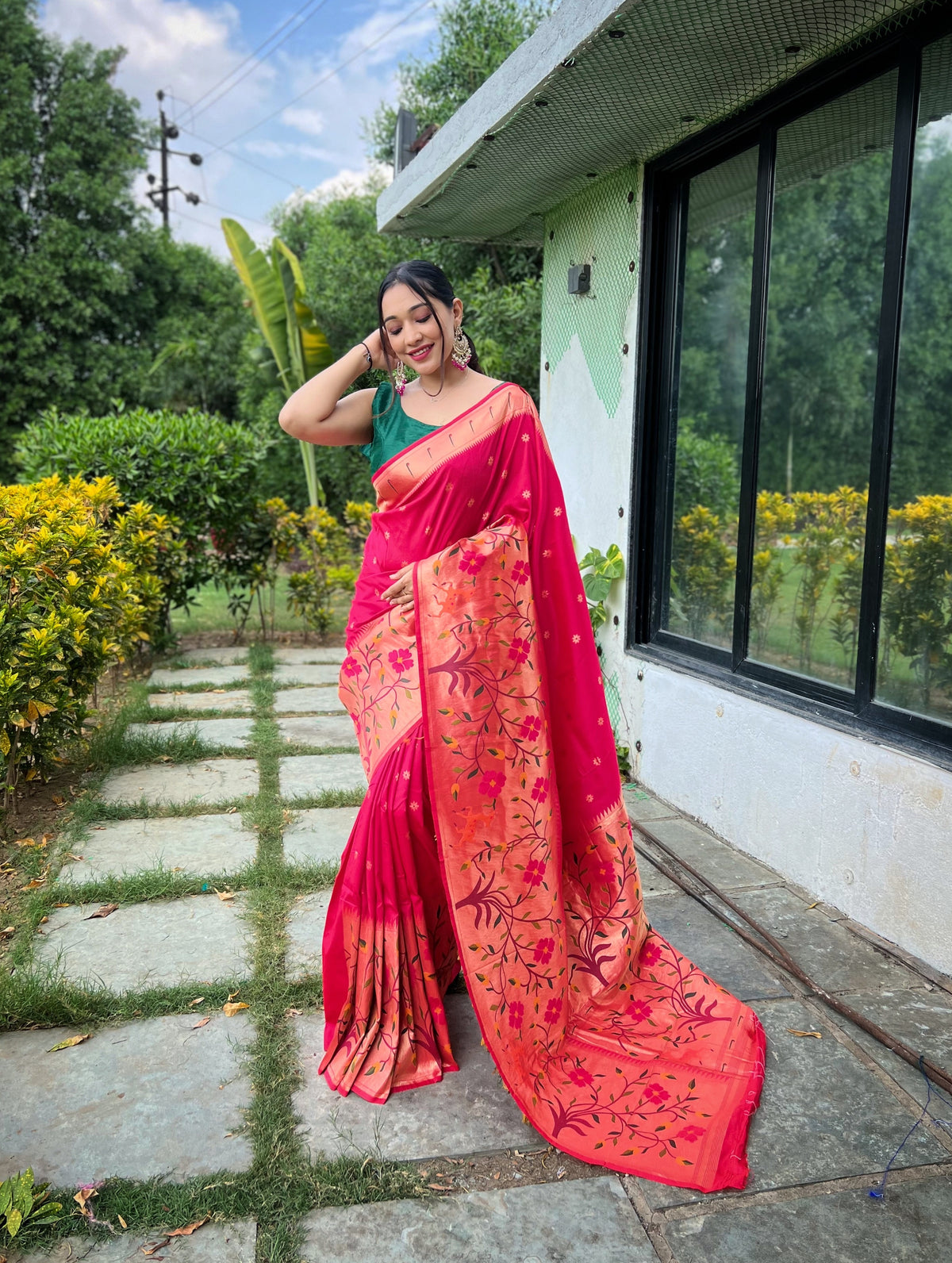 Pink Pure Paithani Silk Saree with Traditional Paithani Border and Unique Motif Patterns - Contrast Richly Woven Pallu and Meenakari Motif Blouse.