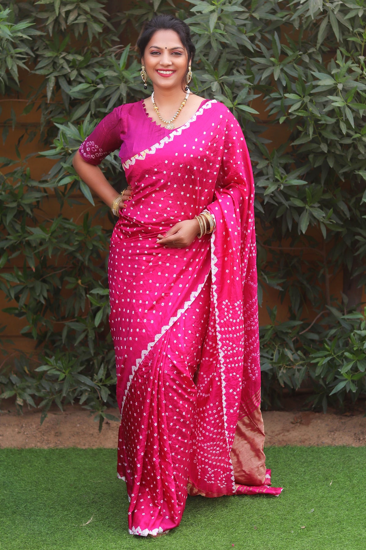 Premium Pink Pure Bandhej Silk Saree with Lagdi Patta Zari Weaving & Rich Pallu | Includes Bandhej Design Blouse.