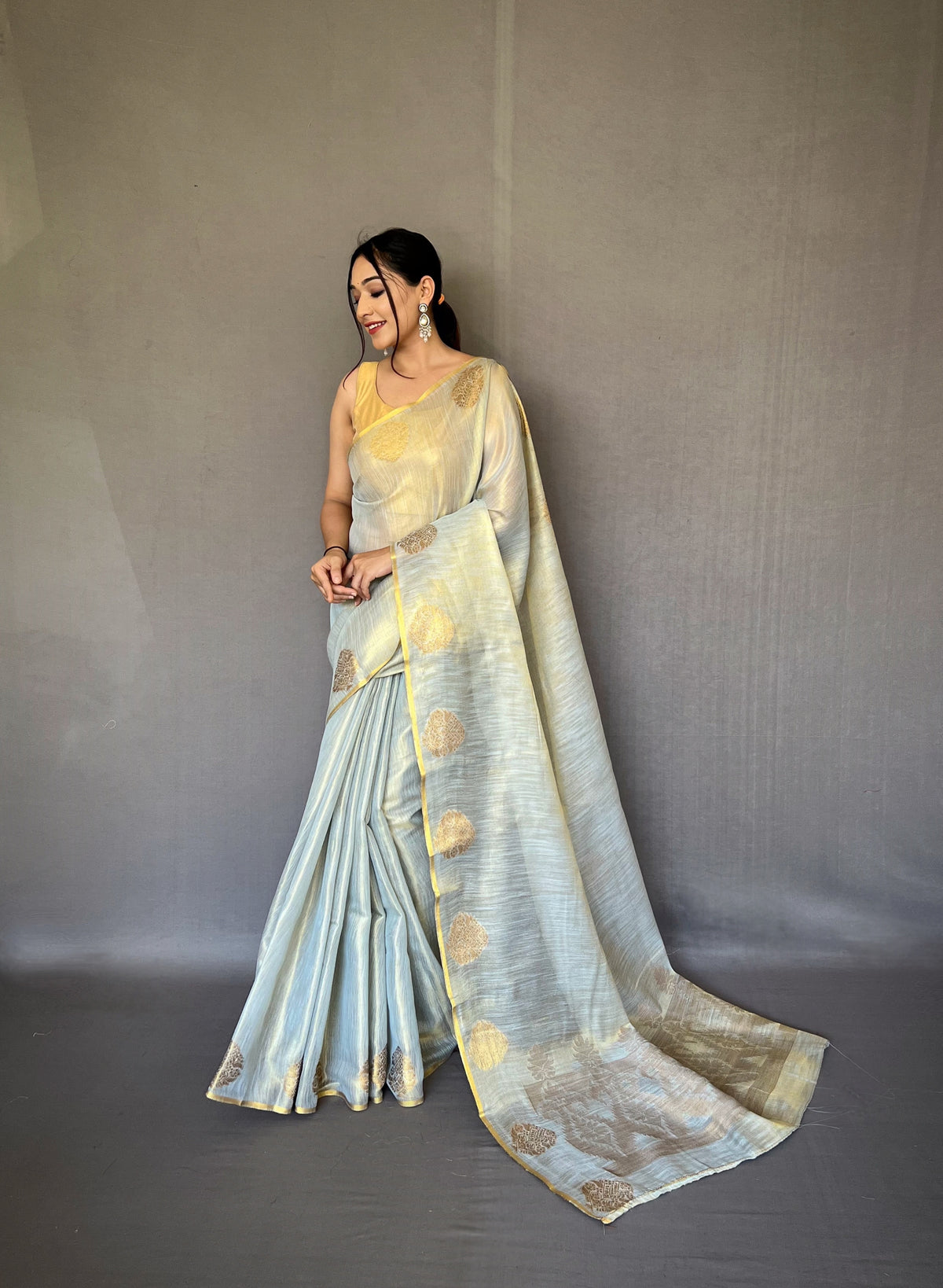 Elegant WhiteTissue Silk Saree with Jacquard Zari Weaving - Rich Pallu, Jacquard Weaving Border, and Beautiful Motifs | 6.3 Meter Length with Blouse.